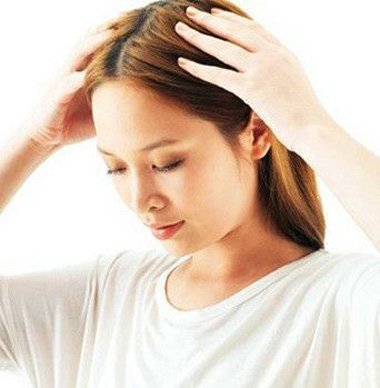 秋季掉头发厉害正常吗 发根不牢固掉头发怎么办