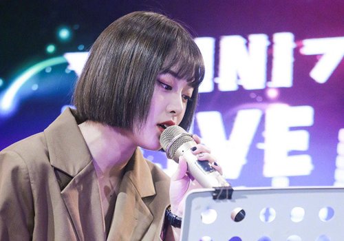 适合圆脸女生的流行短发安利 2023年发型师专为圆脸女生设计的短发