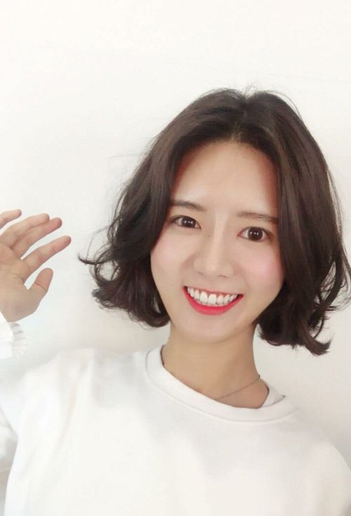 都市女生适合剪的短头发 精致有情调的短发染发图