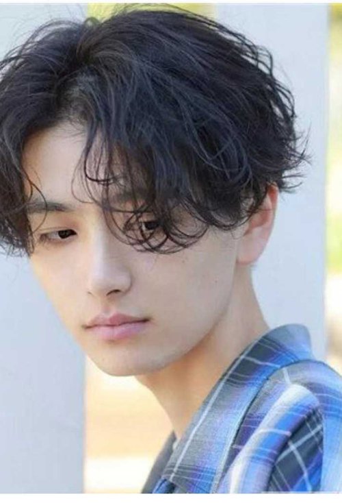 自然卷适合什么发型 男生染什么颜色头发好看