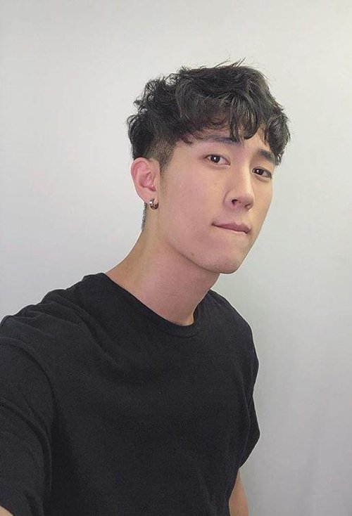 自然卷适合什么发型 男生染什么颜色头发好看