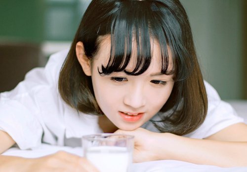 短直发变内扣很简单 一次性在家卷永久性去美发店烫