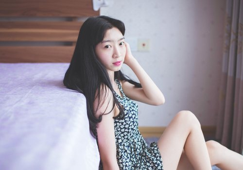 女生优雅甜美内扣发型怎么烫 女生内扣中长发不仅好看还好打理