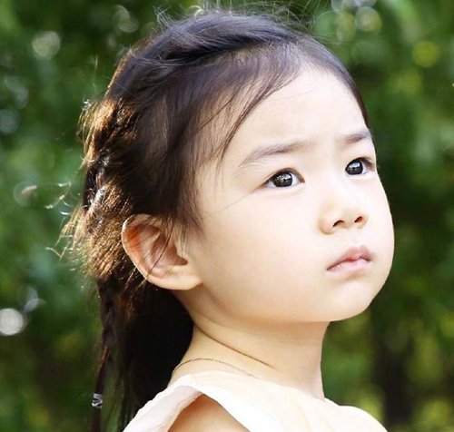 3岁女宝宝头发怎么扎才好看 女幼童做扎发软发质至关重要