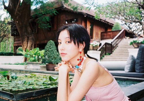 没有什么脸型是刘海搞不定的 时下大脸女生热点刘海短发扎发推荐