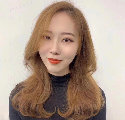 冬季中年女士流行中长卷发全新上线 80后头发多女士值得一试