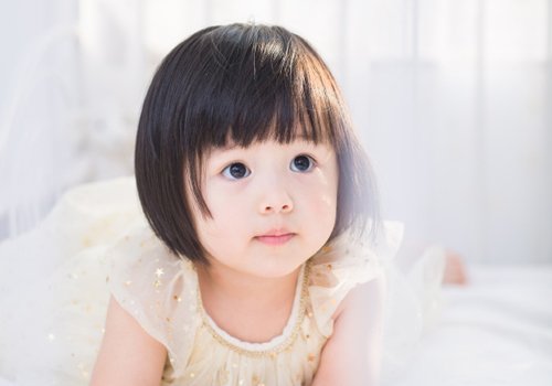 2023年了儿童新发型都是怎么梳的 小女孩的发型梳出童真状态才最好