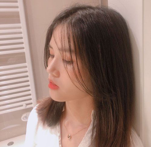 方脸适合烫发还是直发 方脸女生只要别剪短刘海长发怎么梳都好看