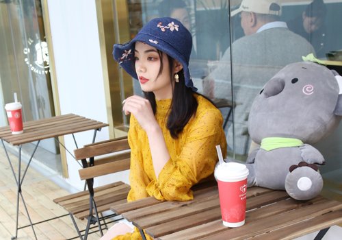 方脸适合烫发还是直发 方脸女生只要别剪短刘海长发怎么梳都好看