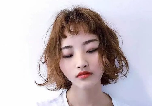 脸长头发少发型梳不好简直生无可恋 脸长适合什么短发显发量最重要