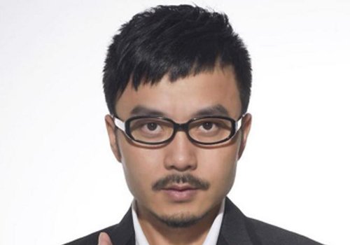 方脸男生适合什么发型 看看汪涵的发型只要把脸型能拉长就ok了