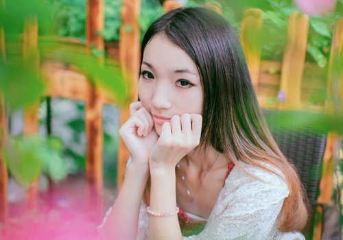 гֱŮ췢򵥵ķڿ Ůֱڿ۷鶯ô