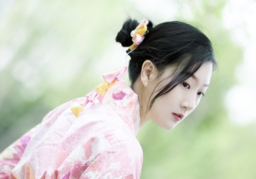 长相甜美的女生穿和服梳这几款简单发髻 要不要这么迷人