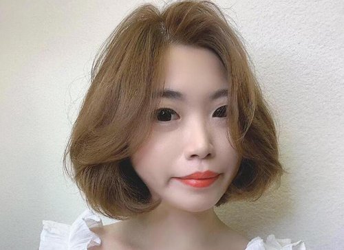 中年妈妈梳短发真年轻时髦 40+女士小众短发烫发造型设计感十足