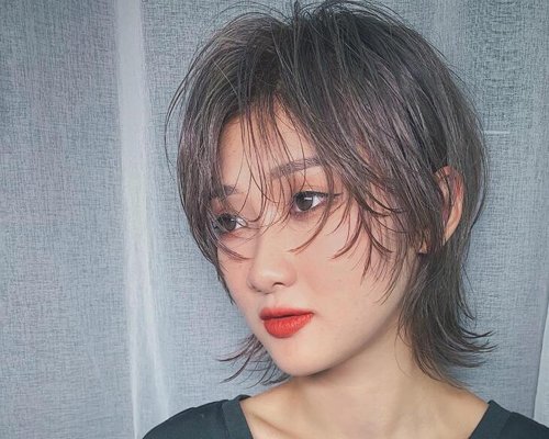中年妈妈梳短发真年轻时髦 40+女士小众短发烫发造型设计感十足