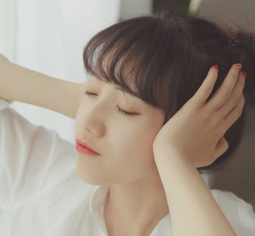 00后少女实用甜美扎发马起来 每天一款打造夏季温婉小仙女