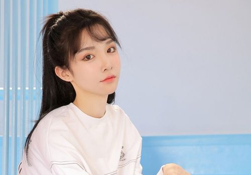 00后少女实用甜美扎发马起来 每天一款打造夏季温婉小仙女