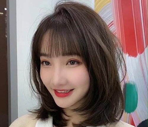 头顶头发少女生适合的中短烫发图片 慵懒气质头发瞬间变多