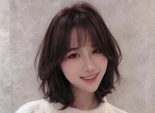 头顶头发少女生适合的中短烫发图片 慵懒气质头发瞬间变多