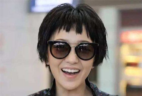 网红狗啃式刘海短发 感觉刘海剪短了会很傻其实不是