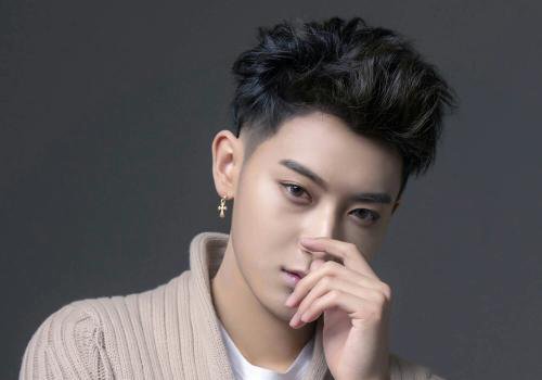 男生长脸适合什么发型 打造最符合长脸男生的发型设计方法只有一个