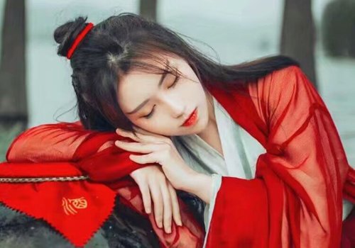 春天穿古装头发怎么扎才时尚 长发女生梳古装扎发简约一些更清新淡雅