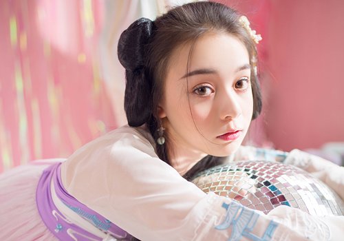 春天穿古装头发怎么扎才时尚 长发女生梳古装扎发简约一些更清新淡雅