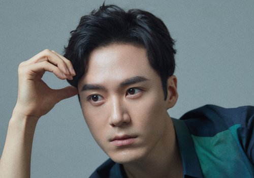 男生头顶头发少怎么办？ 从发根开始的男生蓬松短烫发设计解决难题