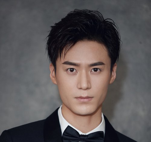 男生头顶头发少怎么办？ 从发根开始的男生蓬松短烫发设计解决难题