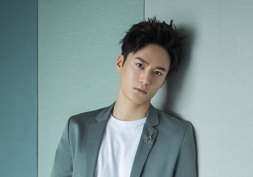 男生头顶头发少怎么办？ 从发根开始的男生蓬松短烫发设计解决难题