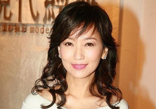 中老年做什么样的烫发发型好 一批最流行的五十岁中老年烫发推荐