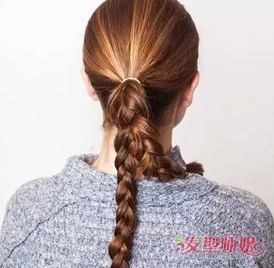 冬天女生戴帽子编麻花辫甜美又保暖 中长发女生三股麻花辫编法图解