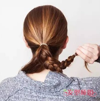冬天女生戴帽子编麻花辫甜美又保暖 中长发女生三股麻花辫编法图解