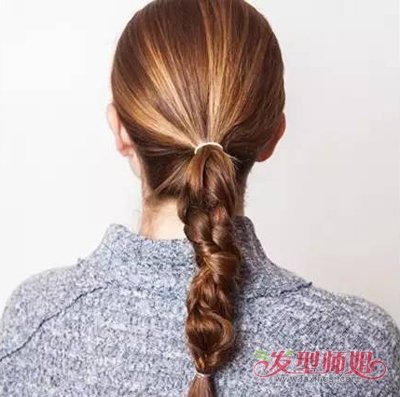 冬天女生戴帽子编麻花辫甜美又保暖 中长发女生三股麻花辫编法图解