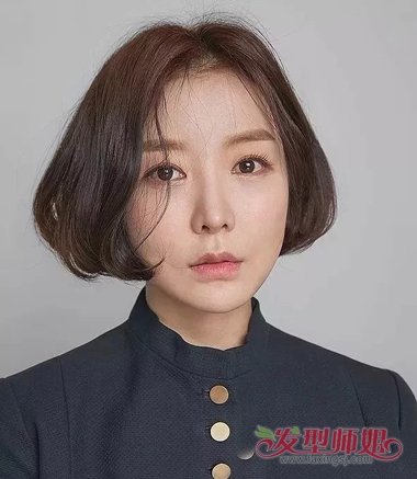 初秋必备的女士优雅大方短卷发 专属中年女性的微卷发造型赏析