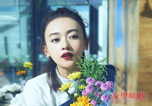 叠穿时尚更适合冬天超显瘦 前提是你得将一头长发盘起来
