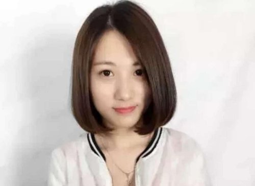 时尚女生中长发烫直发内扣图片 小女生制作齐肩直发内扣式造型