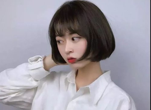 时尚女生中长发烫直发内扣图片 小女生制作齐肩直发内扣式造型