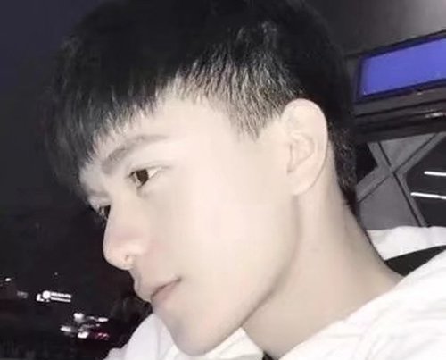 青少年发型流行两边刮掉吗 自信男生钟爱提鬓角短发造型