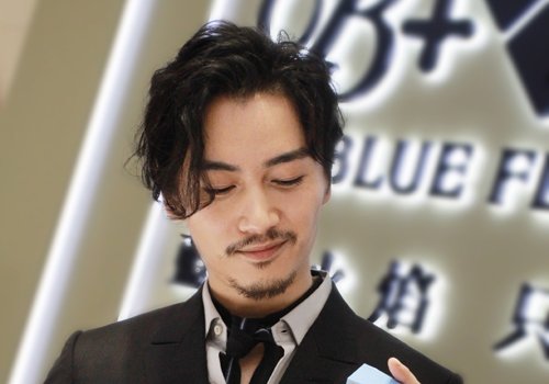 2024年男生各种纹理烫短发look 24到30岁潮男正在梳的短发烫发