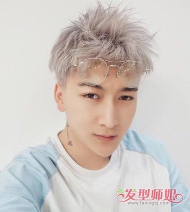 00后男生主观意识流染发浅色系最多 怎么能让你的头发颜色一直都是寡淡黑