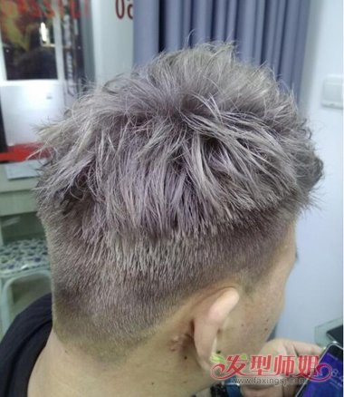 00后男生主观意识流染发浅色系最多 怎么能让你的头发颜色一直都是寡淡黑