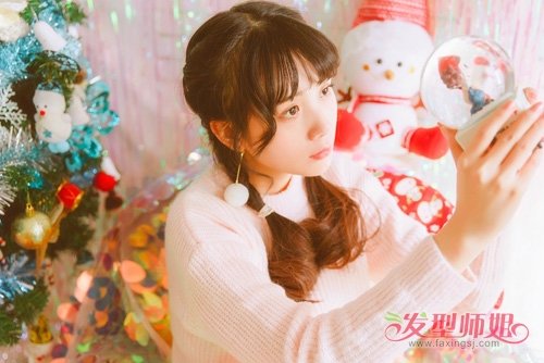 圣诞节扎盘时尚发型才是重点 女生修颜不二选节日扎发示范