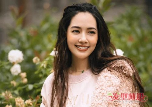 冬季不做冻美人！ 长发女生穿搭完美演绎离不开这几款发型时髦又高级