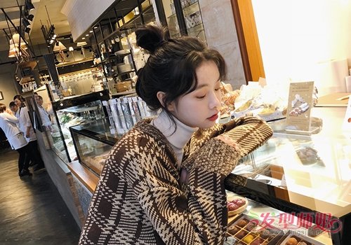 冬季不做冻美人！ 长发女生穿搭完美演绎离不开这几款发型时髦又高级