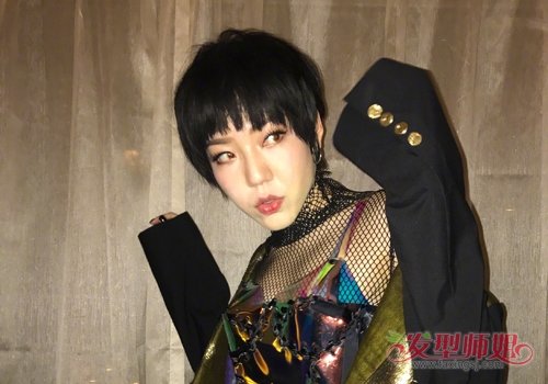谁说黑色短发一定很乏味？！ 24女生个性十足的黑色短发演绎美呆了