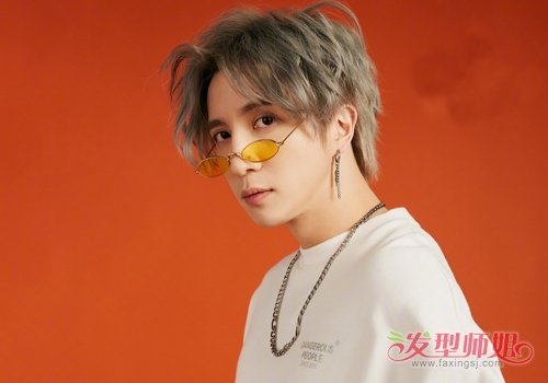 脸型太窄太瘦没有男人味儿？ 瘦脸男生梳中长刘海发型改变脸型做潮男