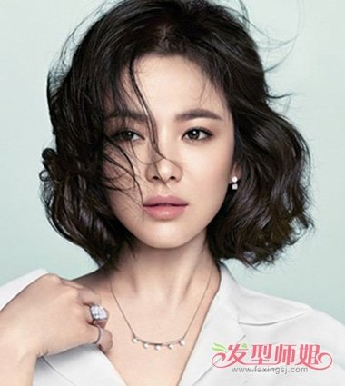 黑发和黄发间哪款颜色更显皮肤白呢 24显白的自然发色嗨起来