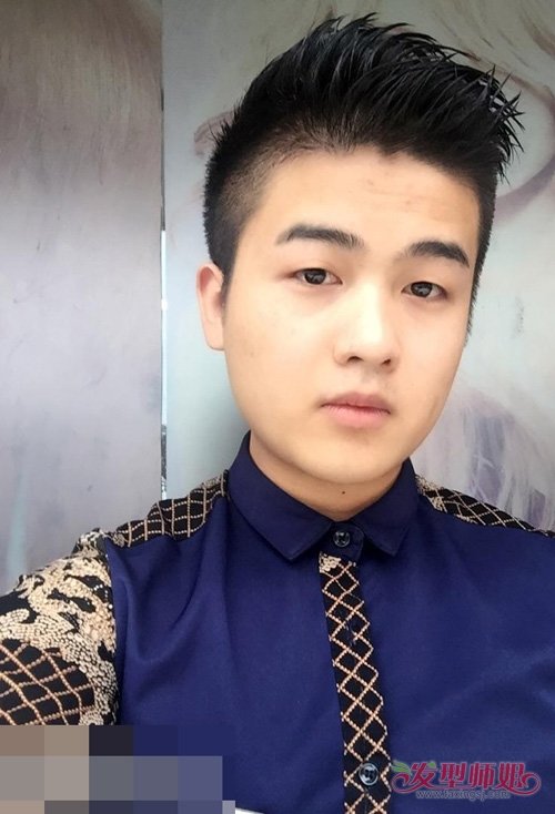男生烫头发会显的超级成熟吗 两边铲青头发炫酷玩转时代度图片